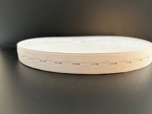 20 mm fehér lyukas gumi pertli